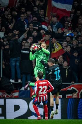 Goalkeeper Jan Oblak (Atletico de Madrid) controls the ball during a UEFA Champions League match between Atletico de Madrid and Bayer Leverkusen at Riyadh Air Metropolitano in Madrid, Madrid, Spain, on January 21 2025. Photo by Felipe Mondino  Copyright: xFelipexMondino IPAxSportx xipa-agency.netx xx IPA_53202159 IPA_Agency_IPA53202159