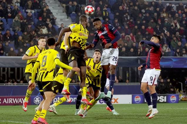 Bologna s Jhon Lucumi jumps for the ball with Borussia s Serhou Guirassy Bologna s Jhon Lucumi during the Uefa Champions League soccer match between Bologna f.c. and Borussia Dortmund at & x201c;Renato Dall Ara& x201d; Stadium, Bologna, northern Italy, Tuesday, January 21, 2025. - Soccer - (Photo Michele Nucci - LaPresse)  Copyright: xMichelexNucci LaPressex