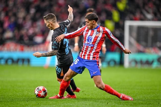Alejandro Grimaldo (Bayer 04 Leverkusen) und Nahuel Molina (Atletico de Madrid) battle for the ball during the UEFA Champions League 2024 25 League Phase MD7 match between Atletico de Madrid and Bayer 04 Leverkusen at Estadio Civitas Metropolitano on January 21, 2025 in Madrid, Spain. (Photo by Harry Langer DeFodi Images) Defodi-541_ATLBAY20250121_049 Defodi-541