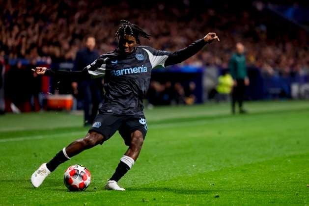 Jeremie Frimpong Bayer 04 Leverkusen controls the ball during the UEFA Champions League 2024 25 League Phase MD7 match between Atletico de Madrid and Bayer 04 Leverkusen at Estadio Civitas Metropolitano on January 21, 2025 in Madrid, Spain Photo by Manu Reino DeFodi Images Defodi 071 ATMLEV20250121 118 Defodi-071