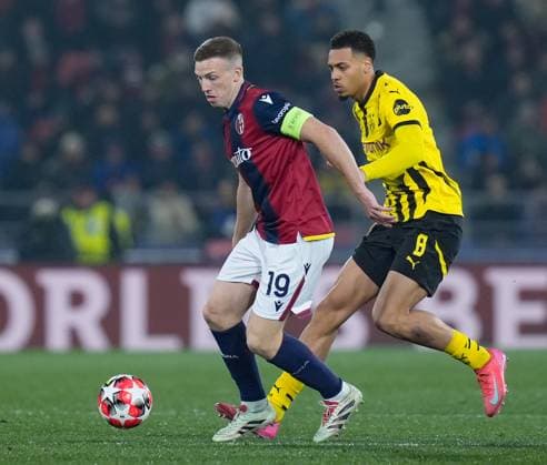 Bologna FC v Borussia Dortmund - UEFA Champions League 2024 25 Lewis Ferguson of Bologna FC and Felix Nmecha of Borussia Dortmund compete for the ball during the UEFA Champions League 2024 25 League Phase MD7 match between Bologna FC and Borussia Dortmund at Stadio Renato Dall™Ara on January 21, 2025 in Bologna, Italy. Bologna Stadio Renato Dall ARA Bologna Italy Copyright: xGiuseppexMaffiax UCL-Bologna-BorussiaDortmund_210125_BRU6899