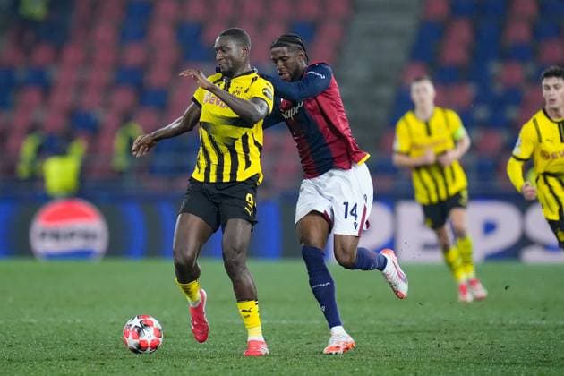 Bologna FC v Borussia Dortmund - UEFA Champions League 2024 25 Samuel Iling-Junior of Bologna FC and Serhou Guirassy of Borussia Dortmund compete for the ball during the UEFA Champions League 2024 25 League Phase MD7 match between Bologna FC and Borussia Dortmund at Stadio Renato Dall™Ara on January 21, 2025 in Bologna, Italy. Bologna Stadio Renato Dall ARA Bologna Italy Copyright: xGiuseppexMaffiax UCL-Bologna-BorussiaDortmund_210125_BRU0784