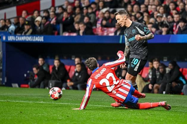 Giuliano Simeone Atletico de Madrid and Alejandro Grimaldo Bayer 04 Leverkusen battle for the ball during the UEFA Champions League 2024 25 League Phase MD7 match between Atletico de Madrid and Bayer 04 Leverkusen at Estadio Civitas Metropolitano on January 21, 2025 in Madrid, Spain Photo by Harry Langer DeFodi Images Defodi 541 ATLBAY20250121 059 Defodi-541