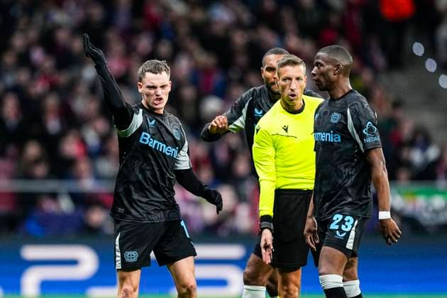 January 21, 2025, Madrid, Madrid, SPAIN: Florian Wirtz of Bayer Leverkusen protests during the UEFA Champions League 2024 25 League Phase MD7 match between Atletico de Madrid and Bayer 04 Leverkusen at Riyadh Air Metropolitano stadium on January 21, 2025, in Madrid, Spain. Madrid SPAIN - ZUMAa181 20250121_zaa_a181_168 Copyright: xOscarxJ.xBarrosox