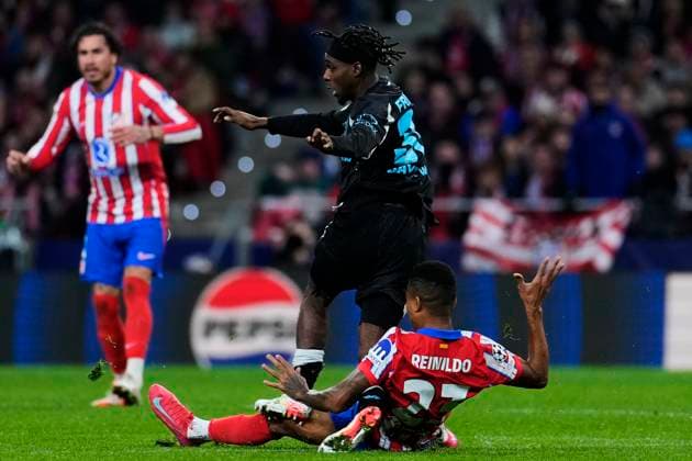 Atletico de Madrid vs Bayer Leverkusen Jeremie Frimpong of Bayer Leverkusen and Reinildo Mandava of Atletico de Madrid during Atletico de Madrid vs Bayer Leverkusen at Riyadh Air Metropolitano Stadium on January 21st 2025  Copyright: xSenis-Cebolla ALFAQUIx