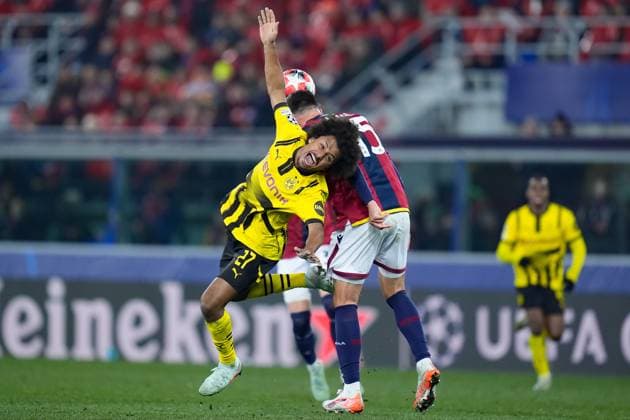 Sport Bilder des Tages Bologna FC v Borussia Dortmund - UEFA Champions League 2024 25 Karim Adeyemi of Borussia Dortmund and Nicolo™ Casale of of Bologna FC compete for the ball during the UEFA Champions League 2024 25 League Phase MD7 match between Bologna FC and Borussia Dortmund at Stadio Renato Dall™Ara on January 21, 2025 in Bologna, Italy. Bologna Stadio Renato Dall ARA Bologna Italy Copyright: xGiuseppexMaffiax UCL-Bologna-BorussiaDortmund_210125_BRU5348