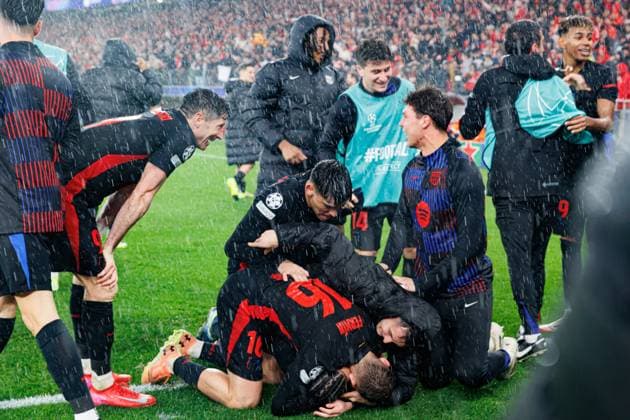 Players of FC Barcelona, Barca seen celebrating after scoring goal during UEFA Champions League game between teams of SL Benfica and FC Barcelona (Maciej Rogowski) Lisboa Estadio Da Luz Portugal Copyright: xMaciejxRogowskix slbfcb-11