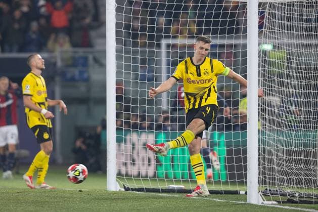 Foto IPP Damiano Fiorentini Bologna 21 01 2025 calcio Champions League partita Bologna - Borussia Dortmund nella foto: tiro gol di Thijs Dallinga Italy Photo Press World Copyright italy ITALY  Copyright: xR4924_italyphotopressx