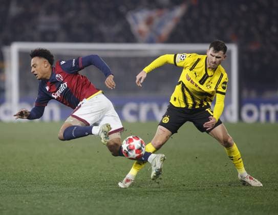 Dan Ndoye of Bologna FC and Pascal GroSs of Borussia Dortmund fighting for the ball during the IUefa Champions League, 2024 25 season, football match between Bologna FC 1909 and Borussia Dortmund on 21 January 2025 at Renato Dallâ??Ara Stadium, Bologna, Italy. Photo Nderim Kaceli  Copyright: xNderimxKaceli IPAxSportx xipa-agency.netx xx IPA_53204693 IPA_Agency_IPA53204693