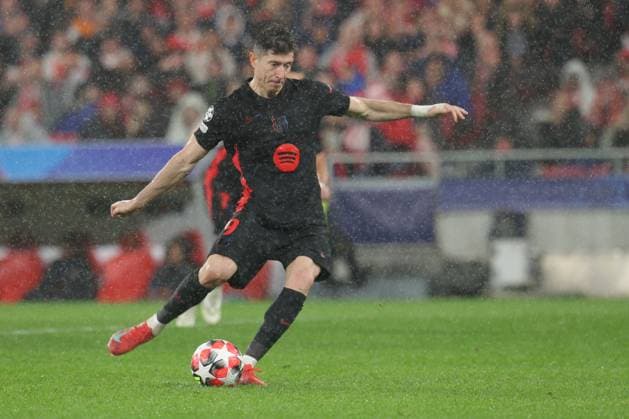 Portugal, Estadio do SL Benfica Lisbon 21 January 2025 Uefa Champions League phase 2024 25 Matchday 7, S L Benfica FC Barcelona v l Robert Lewandowski FC Barcelona score to make it 4 4 Copyright: HMBxMedia FernandoxSoares