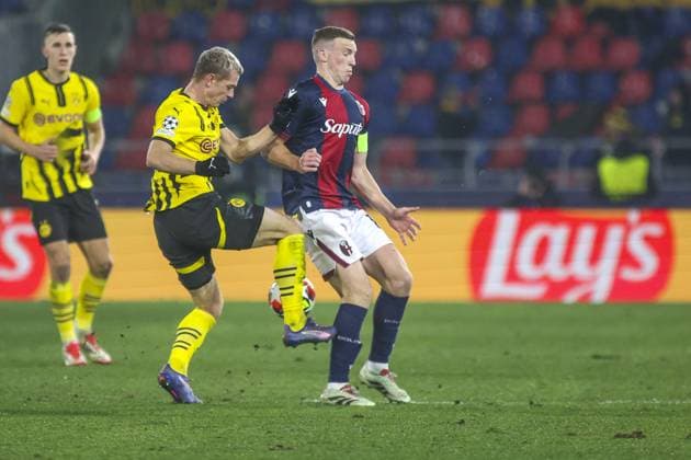 CALCIO - UEFA Champions League - Bologna FC vs Borussia Dortmund Julian Ryerson of Borussia Dortmundbattle for the ball with Lewis Ferguson of Bologna FC during Bologna BFC vs Borussia Dortmund, 7Â° round of Chanpions League 2024-25, game at Renato Dall Ara stadiumo in Bologna (BG), Italy, on January 21, 2024. Bologna Italy  Copyright: xIPAxSport ABACAx