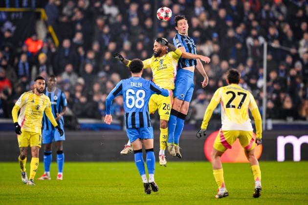 Club Brugge v Juventus - UEFA Champions League BRUGGE, BELGIUM - JANUARY 21 : Luiz Douglas midfielder of Juventus and Vanaken Hans midfielder of Club Brugge during the UEFA Champions League 2024 25 League Phase MD7 match between Club Brugge and Juventus on January 21, 2025 in Brugge, Belgium, 21 01 2025  Copyright: xTomasxSiskx