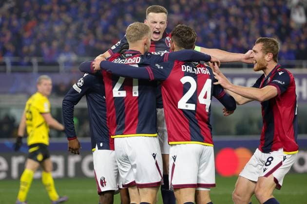 21st January 2025; Stadio Renato Dall Ara, Bologna, Italy, UEFA Champions League Football, Bologna versus Borussia Dortmund; Bologna FC players celebrate after the 1-1 goal in minute 71 from Thijs Dallinga  ActionPlus12741979 EmanuelexPennacchio