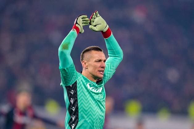 CALCIO - UEFA Champions League - Bologna FC vs Borussia Dortmund Bologna s Lukasz Skorupskicelebrates a victory at the end of match during Bologna FC vs Borussia Dortmund, UEFA Champions League football match in Bologna, Italy, January 21 2025 Bologna Italy  Copyright: xIPAxSport ABACAx