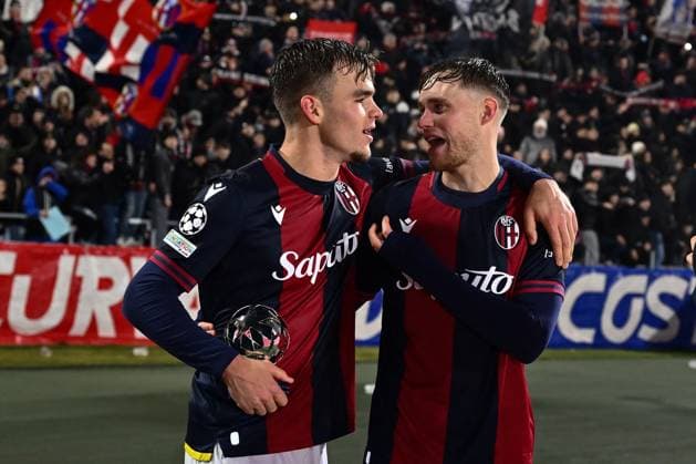 CALCIO - UEFA Champions League - Bologna FC vs Borussia Dortmund Thijs Dallinga of Bologna F.C. and Sam Beukema of Bologna F.C. celebrate the victory during the 7st day of the UEFA Champions League between Bologna F.C. and Borussia Dortmund at the Renato Dall Ara Stadium on January 21, 2025 in Bologna, Italy. Bologna Italy  Copyright: xIPAxSport ABACAx