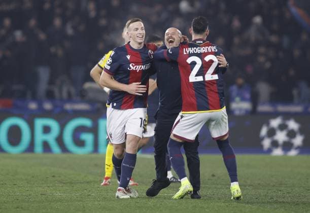 CALCIO - UEFA Champions League - Bologna FC vs Borussia Dortmund Nicolo Casale of Bologna FC(L) Vincenzo Italian manager of Bologna FC (C) and Charalampos Lykogiannis of Bologna FC celebrating during the IUefa Champions League, 2024 25 season, football match between Bologna FC 1909 and Borussia Dortmund on 21 January 2025 at Renato Dallâ??Ara Stadium, Bologna, Italy. Photo Nderim Kaceli Bologna Italy  Copyright: xIPAxSport ABACAx