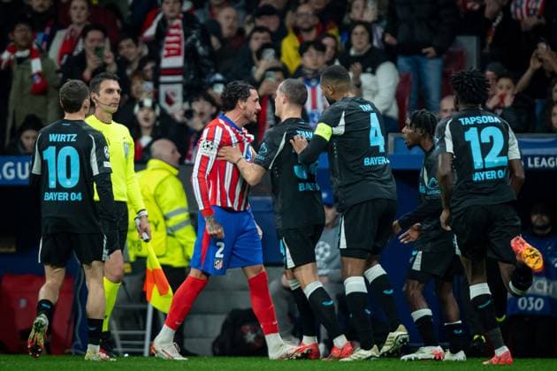 January 21, 2025, Madrid, Spain: Players are seen protesting during a UEFA Champions League match between Atletico de Madrid and Bayer Leverkusen at Riyadh Air Metropolitano. Final Score: Atletico de Madrid 2:1 Bayer Leverkusen Madrid Spain - ZUMAs197 20250121_aaa_s197_195 Copyright: xFelipexMondinox