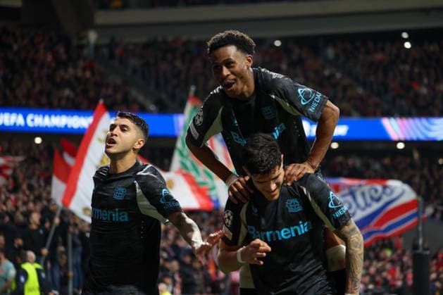 Atletico Madrid and Bayer Leverkusen in Madrid - 21 Jan 2025 A group of Bayer Leverkusen players celebrate a goal during the UEFA Champions League Week 7 football match between Atletico Madrid and Bayer Leverkusen in Madrid. Final Score: Atletico de Madrid 2:1 Bayer Leverkusen Madrid Spain Copyright: xDavidxCanalesx xSOPAxImagesx DCUCLATMBLeverkusen250121-11