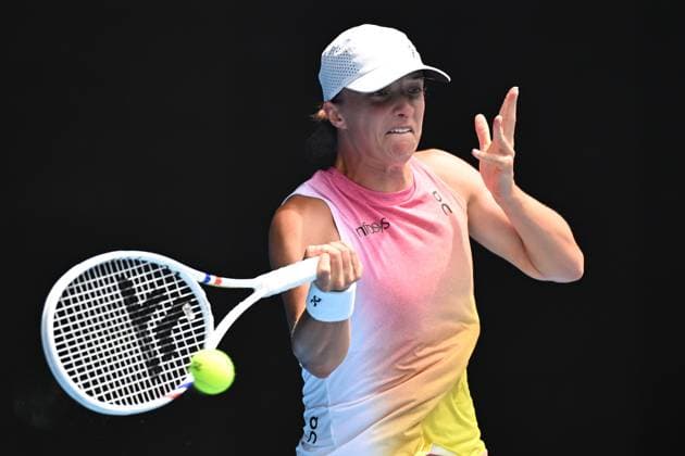 TENNIS AUSTRALIAN OPEN, Iga Swiatek of Poland during her 1 4 final match against Emma Navarro of USA during the 2025 Australian Open at Melbourne Park in Melbourne, Wednesday, January 22, 2025. ( NO ARCHIVING, EDITORIAL USE ONLY, NO USE IN BOOKS WITHOUT CONSENT MELBOURNE VICTORIA AUSTRALIA  Copyright: xJAMESxROSSx 20250122176429315899