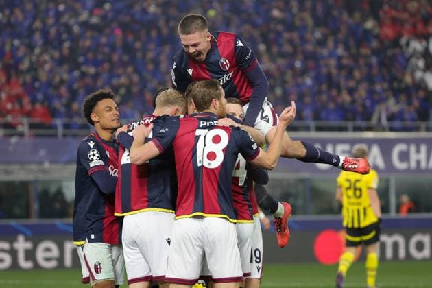 Bologna FC Vs Borussia Dortmund in Bologna, Italy - 21 Jan 2025 Bologna FC players celebrate a goal during the Italian Serie A soccer match Bologna FC vs Borussia Dortmund at Renato dall Ara Stadium. Final score; Bologna FC 2 - 1 Borussia Dortmund Bologna Italy Copyright: xEmanuelexPennacchiox xSOPAxImagesx EPR18352