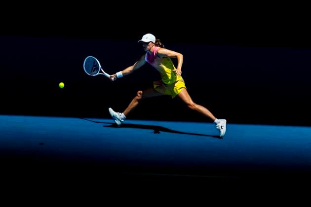 MELBOURNE, VIC - JANUARY 22: Iga Swiatek of Poland in action during the Quarterfinals of the 2025 Australian Open on January 22 2025, at Melbourne Park in Melbourne, Australia. (Photo by Jason Heidrich Icon Sportswire) TENNIS: JAN 22 Australian Open EDITORIAL USE ONLY Icon250122106