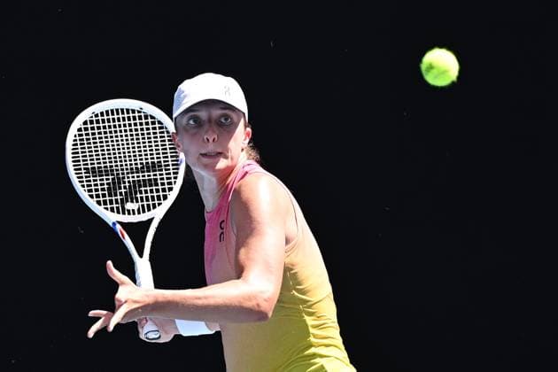TENNIS AUSTRALIAN OPEN, Iga Swiatek of Poland during her 1 4 final match against Emma Navarro of USA during the 2025 Australian Open at Melbourne Park in Melbourne, Wednesday, January 22, 2025. ( NO ARCHIVING, EDITORIAL USE ONLY, NO USE IN BOOKS WITHOUT CONSENT MELBOURNE VICTORIA AUSTRALIA  Copyright: xJAMESxROSSx 20250122170989033861