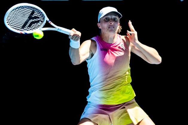 MELBOURNE, VIC - JANUARY 22: Iga Swiatek of Poland in action during the Quarterfinals of the 2025 Australian Open on January 22 2025, at Melbourne Park in Melbourne, Australia. (Photo by Jason Heidrich Icon Sportswire) TENNIS: JAN 22 Australian Open EDITORIAL USE ONLY Icon250122110