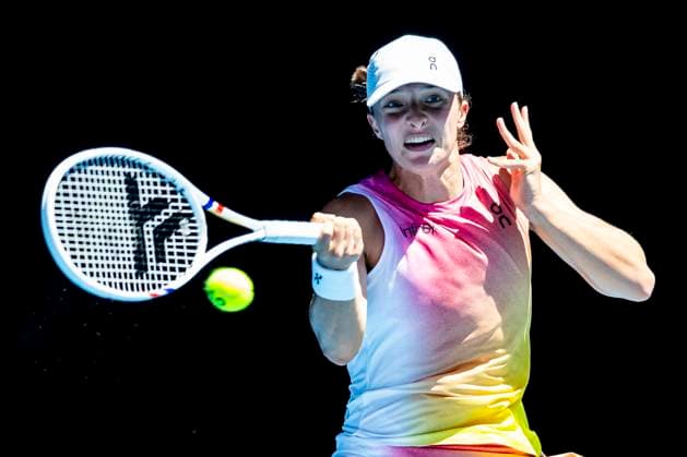 MELBOURNE, VIC - JANUARY 22: Iga Swiatek of Poland in action during the Quarterfinals of the 2025 Australian Open on January 22 2025, at Melbourne Park in Melbourne, Australia. (Photo by Jason Heidrich Icon Sportswire) TENNIS: JAN 22 Australian Open EDITORIAL USE ONLY Icon250122119