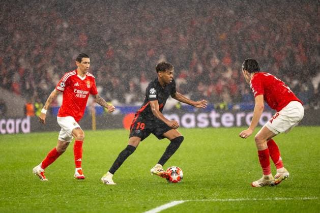 January 21, 2025, Lisboa, Portugal: ngel Di Maria of Benfica (L), Lamine Yamal (C) of Barcelona and Alvaro Carreras (R) of Benfica seen in action during the UEFA Champions League, between Benfica and FC Barcelona, Barca Final score; Benfica 4:5 Barcelona. Lisboa Portugal - ZUMAs197 20250121_aaa_s197_349 Copyright: xNunoxBrancox