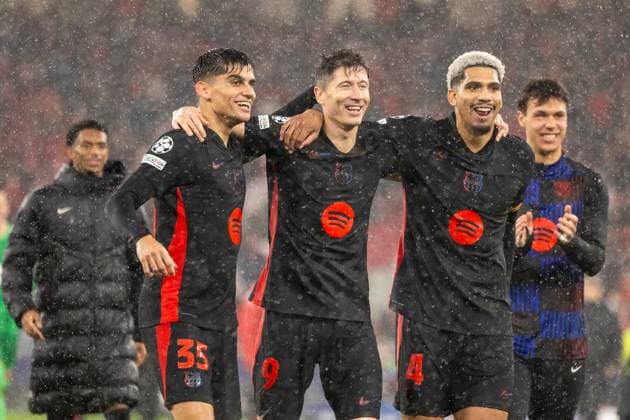 January 21, 2025, Lisboa, Portugal: Gerard Martin (L), Robert Lewandowski (C) and Ronald Araujo (R) of Barcelona seen during the UEFA Champions League, between Benfica and FC Barcelona, Barca Final score; Benfica 4:5 Barcelona. Lisboa Portugal - ZUMAs197 20250121_aaa_s197_358 Copyright: xNunoxBrancox