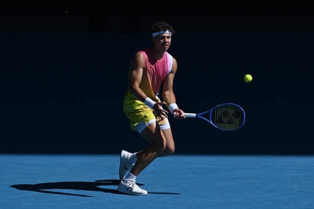 TENNIS AUSTRALIAN OPEN, Ben Shelton of USA during his 1 4 final match against Lorenzo Sonego of Italy during the 2025 Australian Open at Melbourne Park in Melbourne, Wednesday, January 22, 2025. ( NO ARCHIVING, EDITORIAL USE ONLY, NO USE IN BOOKS WITHOUT CONSENT MELBOURNE VICTORIA AUSTRALIA  Copyright: xJAMESxROSSx 20250122187108681786