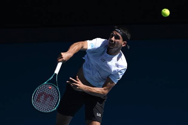TENNIS AUSTRALIAN OPEN, Lorenzo Sonego of Italy during his 1 4 final match against Ben Shelton of USA during the 2025 Australian Open at Melbourne Park in Melbourne, Wednesday, January 22, 2025. ( NO ARCHIVING, EDITORIAL USE ONLY, NO USE IN BOOKS WITHOUT CONSENT MELBOURNE VICTORIA AUSTRALIA  Copyright: xJAMESxROSSx 20250122186356018935