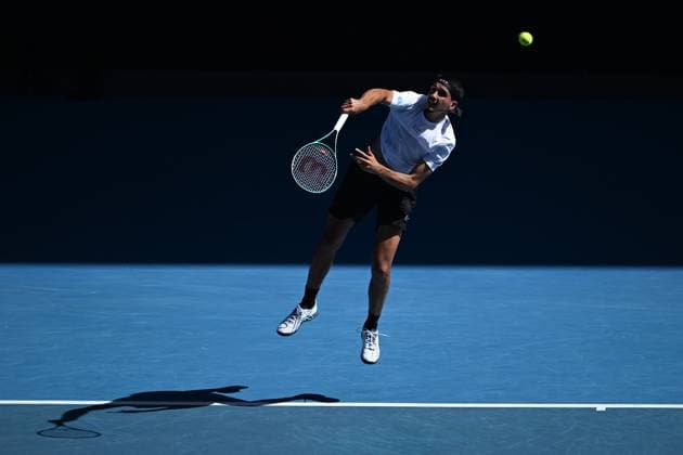 TENNIS AUSTRALIAN OPEN, Lorenzo Sonego of Italy during his 1 4 final match against Ben Shelton of USA during the 2025 Australian Open at Melbourne Park in Melbourne, Wednesday, January 22, 2025. ( NO ARCHIVING, EDITORIAL USE ONLY, NO USE IN BOOKS WITHOUT CONSENT MELBOURNE VICTORIA AUSTRALIA  Copyright: xJAMESxROSSx 20250122148948700751