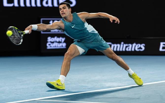 (250122) -- MELBOURNE, Jan. 22, 2025 -- Carlos Alcaraz hits a return during the men s singles quarterfinal between Novak Djokovic of Serbia and Carlos Alcaraz of Spain at Australian Open tennis tournament in Melbourne, Australia, Jan. 21, 2025. (Photo by Xinhua) (SP)AUSTRALIA-MELBOURNE-TENNIS-AUSTRALIAN OPEN-DAY 10 HuxJingchen 