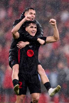 SL Benfica v FC Barcelona, Barca - UEFA Champions League 2024 25 League Phase MD7 Marc Casado of FC Barcelona (L) celebrates victory with Pau Cubarsi after the UEFA Champions League match between SL Benfica and FC Barcelona at Estadio Da Luz in Lisbon, Portugal, on January 21, 2025. Lisbon, Portugal Lisbon Portugal  Copyright: xJosexManuelxAlvarezxReyx originalFilename:alvarezrey-notitle250121_npkiJ.jpg