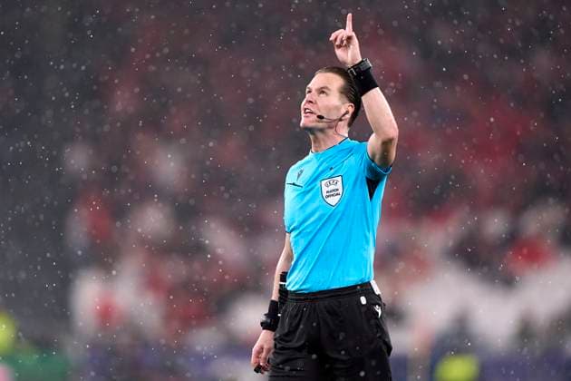 SL Benfica v FC Barcelona, Barca - UEFA Champions League 2024 25 League Phase MD7 Referee Danny Makkelie reacts during the UEFA Champions League match between SL Benfica and FC Barcelona at Estadio Da Luz in Lisbon, Portugal, on January 21, 2025. Lisbon, Portugal Lisbon Portugal  Copyright: xJosexManuelxAlvarezxReyx originalFilename:alvarezrey-notitle250121_npMJW.jpg