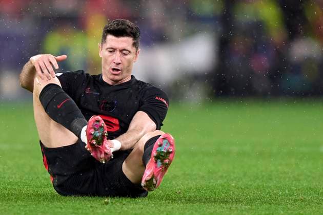 SL Benfica v FC Barcelona, Barca - UEFA Champions League 2024 25 League Phase MD7 Robert Lewandowski of FC Barcelona reacts during the UEFA Champions League match between SL Benfica and FC Barcelona at Estadio Da Luz in Lisbon, Portugal, on January 21, 2025. Lisbon, Portugal Lisbon Portugal  Copyright: xJosexManuelxAlvarezxReyx originalFilename:alvarezrey-notitle250121_npbdC.jpg