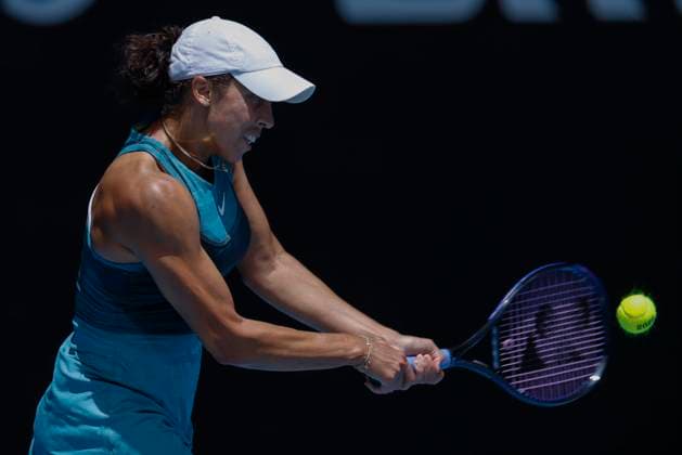 (250122) -- MELBOURNE, Jan. 22, 2025 -- Madison Keys hits a return during the women s singles quarterfinals match between Madison Keys of the United States and Elina Svitolina of Ukraine at the Australian Open tennis tournament in Melbourne, Australia, Jan. 22, 2025. (Photo by Xinhua) (SP)AUSTRALIA-MELBOURNE-TENNIS-AUSTRALIAN OPEN-DAY 11 ChuxChen 