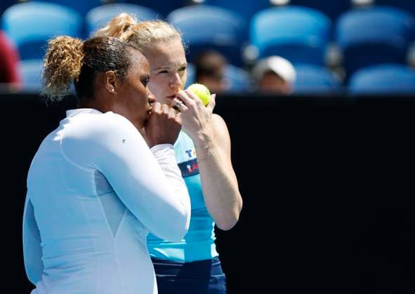 (250122) -- MELBOURNE, Jan. 22, 2025 -- Taylor Townsend(L) Katerina Siniakova talk during the women s doubles quarterfinal match between Zhang Shuai of China Kristina Mladenovic of France and Taylor Townsend of the United States Katerina Siniakova of the Czech Republic at Australian Open tennis tournament in Melbourne, Australia, Jan. 22, 2025. ) (SP)AUSTRALIA-MELBOURNE-TENNIS-AUSTRALIAN OPEN-DAY 11 MaxPing 