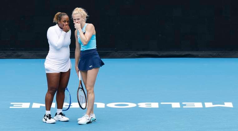 (250122) -- MELBOURNE, Jan. 22, 2025 -- Taylor Townsend (L) Katerina Siniakova talk during the women s doubles quarterfinal match between Zhang Shuai of China Kristina Mladenovic of France and Taylor Townsend of the United States Katerina Siniakova of the Czech Republic at Australian Open tennis tournament in Melbourne, Australia, Jan. 22, 2025. ) (SP)AUSTRALIA-MELBOURNE-TENNIS-AUSTRALIAN OPEN-DAY 11 MaxPing 