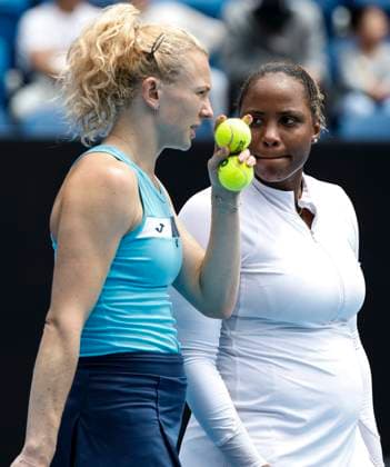 (250122) -- MELBOURNE, Jan. 22, 2025 -- Taylor Townsend(R) Katerina Siniakova talk during the women s doubles quarterfinal match between Zhang Shuai of China Kristina Mladenovic of France and Taylor Townsend of the United States Katerina Siniakova of the Czech Republic at Australian Open tennis tournament in Melbourne, Australia, Jan. 22, 2025. ) (SP)AUSTRALIA-MELBOURNE-TENNIS-AUSTRALIAN OPEN-DAY 11 MaxPing 