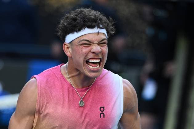 TENNIS AUSTRALIAN OPEN, Ben Shelton of USA reacts after winning his 1 4 final match against Lorenzo Sonego of Italy during the 2025 Australian Open at Melbourne Park in Melbourne, Wednesday, January 22, 2025. ( NO ARCHIVING, EDITORIAL USE ONLY, NO USE IN BOOKS WITHOUT CONSENT MELBOURNE VICTORIA AUSTRALIA  Copyright: xJOELxCARRETTx 20250122167070975290