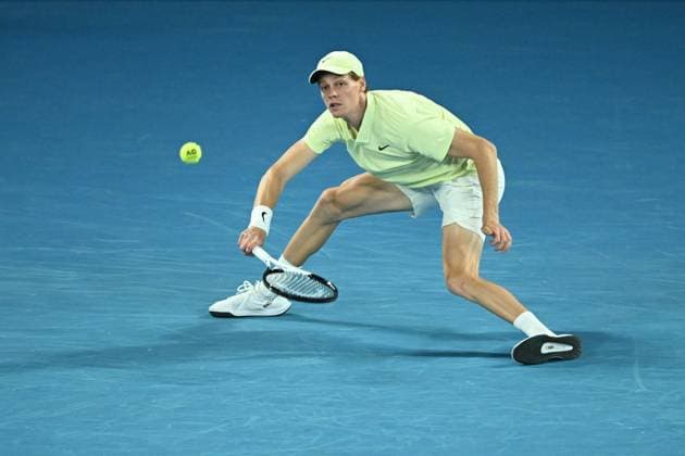 TENNIS AUSTRALIAN OPEN, Jannik Sinner of Italy returns during his quarterfinal match against Alex de Minaur of Australia during the 2025 Australian Open at Melbourne Park in Melbourne, Wednesday, January 22, 2025. ( NO ARCHIVING, EDITORIAL USE ONLY, NO USE IN BOOKS WITHOUT CONSENT MELBOURNE VICTORIA AUSTRALIA  Copyright: xJAMESxROSSx 20250122174128933742