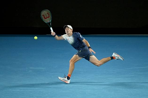 TENNIS AUSTRALIAN OPEN, Alex de Minaur of Australia returns during his quarterfinal match against Jannik Sinner of Italy during the 2025 Australian Open at Melbourne Park in Melbourne, Wednesday, January 22, 2025. ( NO ARCHIVING, EDITORIAL USE ONLY, NO USE IN BOOKS WITHOUT CONSENT MELBOURNE VICTORIA AUSTRALIA  Copyright: xJAMESxROSSx 20250122159111220160