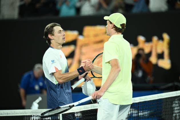 TENNIS AUSTRALIAN OPEN, Alex de Minaur of Australia congratulates Jannik Sinner of Italy on his quarterfinal win during the 2025 Australian Open at Melbourne Park in Melbourne, Wednesday, January 22, 2025. ( NO ARCHIVING, EDITORIAL USE ONLY, NO USE IN BOOKS WITHOUT CONSENT MELBOURNE VICTORIA AUSTRALIA  Copyright: xJOELxCARRETTx 20250122166666674945