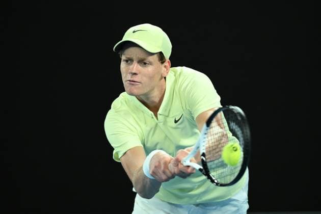 TENNIS AUSTRALIAN OPEN, Jannik Sinner of Italy returns during his quarterfinal match against Alex de Minaur of Australia during the 2025 Australian Open at Melbourne Park in Melbourne, Wednesday, January 22, 2025. ( NO ARCHIVING, EDITORIAL USE ONLY, NO USE IN BOOKS WITHOUT CONSENT MELBOURNE VICTORIA AUSTRALIA  Copyright: xJAMESxROSSx 20250122149689739482