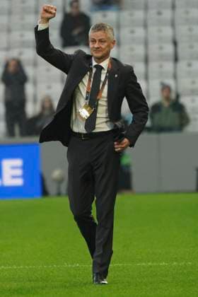 Coach Ole Gunnar Solskjaer of Besiktas waves to the fans before the UEFA Europa League 2024 25 League Phase MD7 match between Besiktas JK and Athletic Club at Tupras Stadium on January 22, 2025 in Istanbul, Turkey. (Photo by Seskimphoto ) Besiktas v Athletic Bilbao - UEFA Europa League 2024 25 