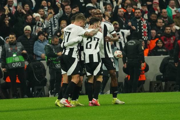 Milot Rashica (7) of Besiktas celebrates after scoring the first goal of his team with teammates during the UEFA Europa League 2024 25 League Phase MD7 match between Besiktas JK and Athletic Club at Tupras Stadium on January 22, 2025 in Istanbul, Turkey. (Photo by Seskimphoto ) Besiktas v Athletic Bilbao - UEFA Europa League 2024 25 