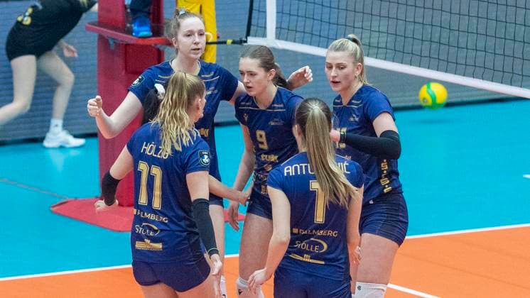 22 1 2025, Volleyball, Women, CEV Champions League Volley 2025, Preliminary round, Group B, Matchday 6, SSC Palmberg Schwerin Germany Tent Obrenovac Serbia The players of SSC Palmberg Schwerin react after losing a point Schwerin Palmberg Arena Mecklenburg-Vorpommern Germany