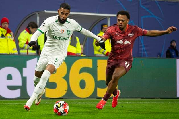 GER, Leipzig, RB Leipzig vs. Sporting Lissabon, 7. Spieltag UEFA Champions League Ligaphase im Bild v.l.: Hidemasa Morita (Sporting Lissabon 05), Lois Openda (RB Leipzig 11), Zweikampf 22.01.2025, UEFA REGULATIONS PROHIBIT ANY USE OF PHOTOGRAPHS AS IMAGE SEQUENCES AND OR QUASI-VIDEO, Copyright: HMBxMedia PaulxFritz